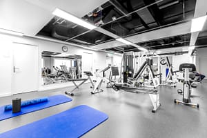 Vollausgestattet medizinische Trainingstherapie in der Physiotherapie am Bahnhof