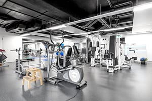 Die Physiotherapie am Bahnhof hat einen vollausgestatteten Fitnessraum mit MTT.
