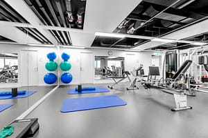 Die Medizinische Trainingstgherapie hilft bei körperlichen Beschwerden.